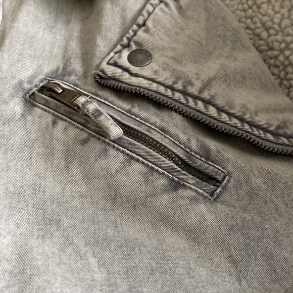 Levi’s Jacket - Picture 7 of 10